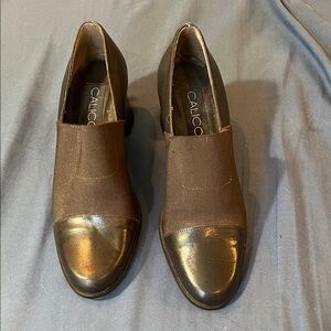 Dark Brown Vintage chunky 3" heel. Very little wear.